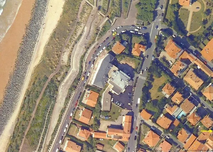 200 Metres -cote Des Basques-, Апартаменты